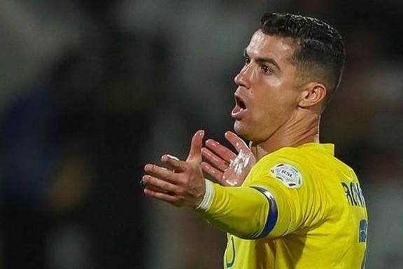 Siêu sao Ronaldo bị treo giò 2 trận