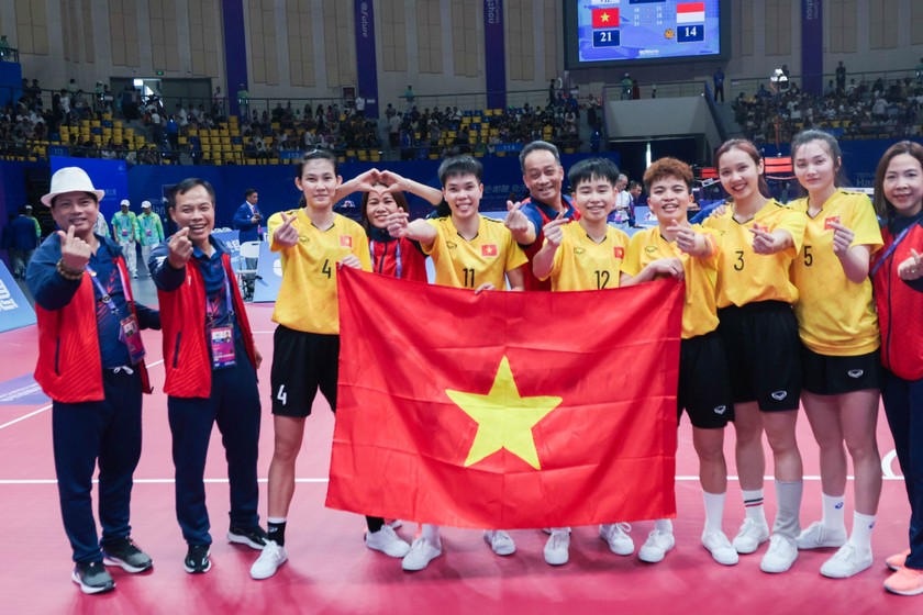 Tấm HCV ASIAD 19 tại nội dung đồng đội 4 người nữ của Đội tuyển Cầu mây Việt Nam, không chỉ “giải tỏa cơn khát” huy chương mà còn giúp thể thao Việt Nam (TTVN) nâng thêm vị thế trên bản đồ thể thao châu lục. (Ảnh: Vietnamnet)