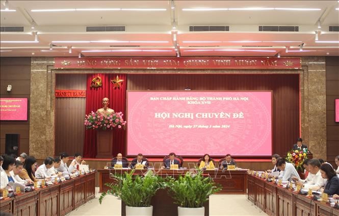 Thường trực Thành ủy Hà Nội chủ trì Hội nghị. (Ảnh: TTXVN)