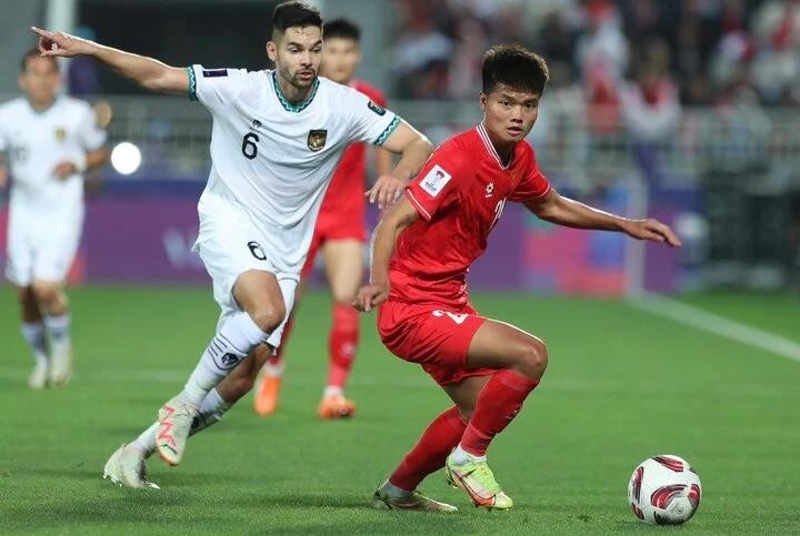  Đội tuyển Việt Nam 'lao dốc' trên bảng xếp hạng FIFA sau trận thua Indonesia.