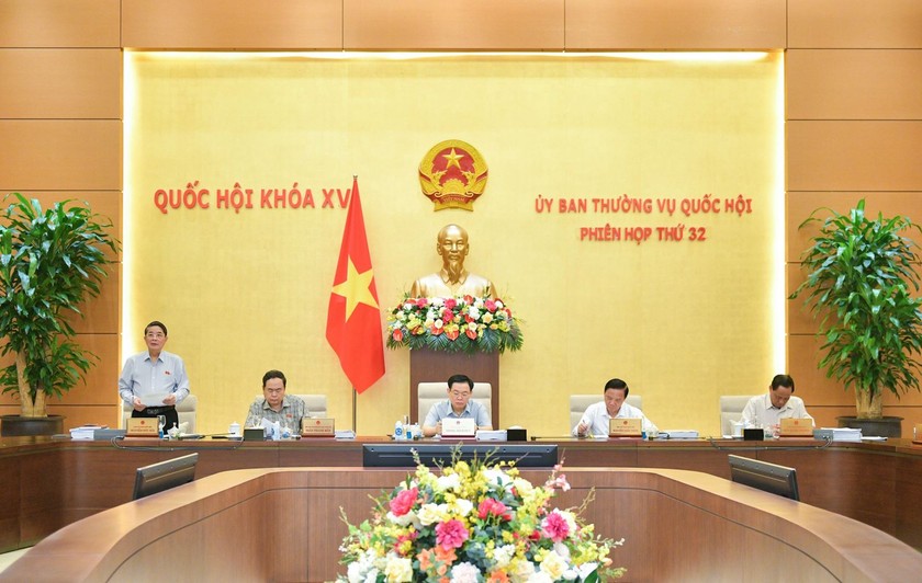 Phó Chủ tịch Quốc hội Nguyễn Đức Hải điều hành nội dung phiên họp.