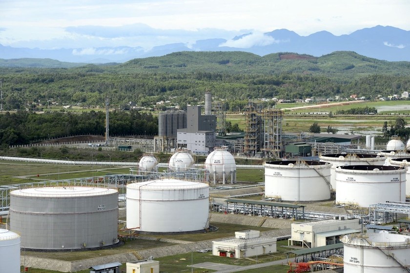Nhà máy lọc dầu Dung Quất - nơi cung cấp hơn 30% nhu cầu xăng dầu hàng năm cho thị trường trong nước. (Ảnh: PVN)