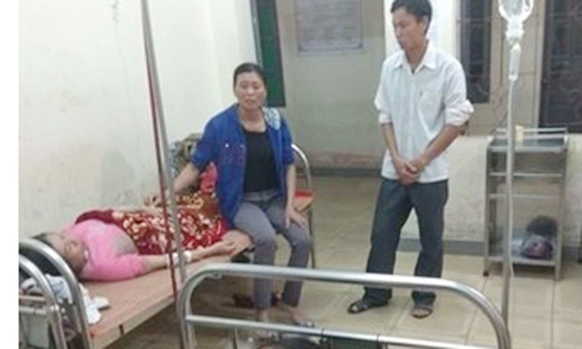 Các nạn nhân được cấp cứu tại Trung tâm y tế huyện Quỳ Hợp