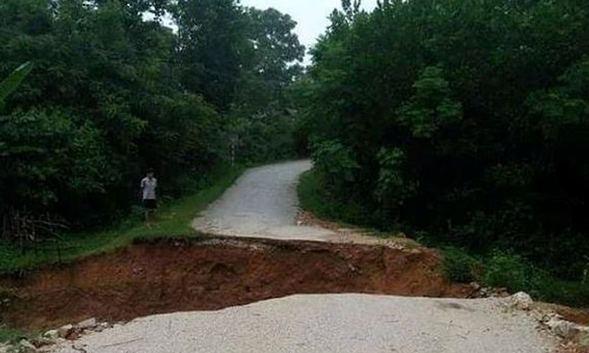 Một tuyến đường chính của huyện Quỳ Hợp bị sạt lở nghiêm trọng