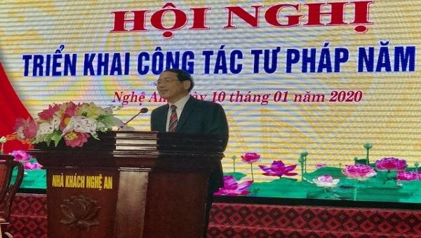 Ông Hoàng Quốc Hào - Giám đốc Sở tư pháp tỉnh Nghệ An điều hành hội nghị.