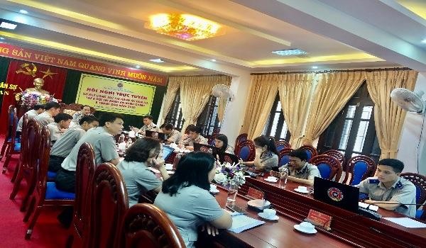 Ông Phạm Quốc Nam - Cục trưởng Cục thi hành án dân sự tỉnh Nghệ An điều hành hội nghị