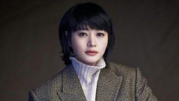 "Ảnh hậu" KIm Hye Soo cô đơn lẻ bóng ở tuổi 50.