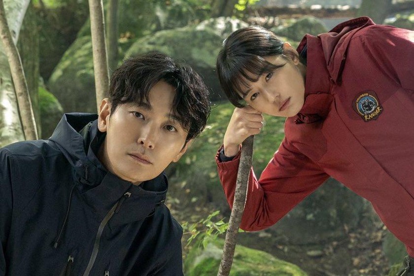 Khán giả rất mong đợi vào phản ứng hóa học của Jun Ji Hyun - Joo Ji Hoon trong phim mới “Jirisan". Ảnh: tvN.