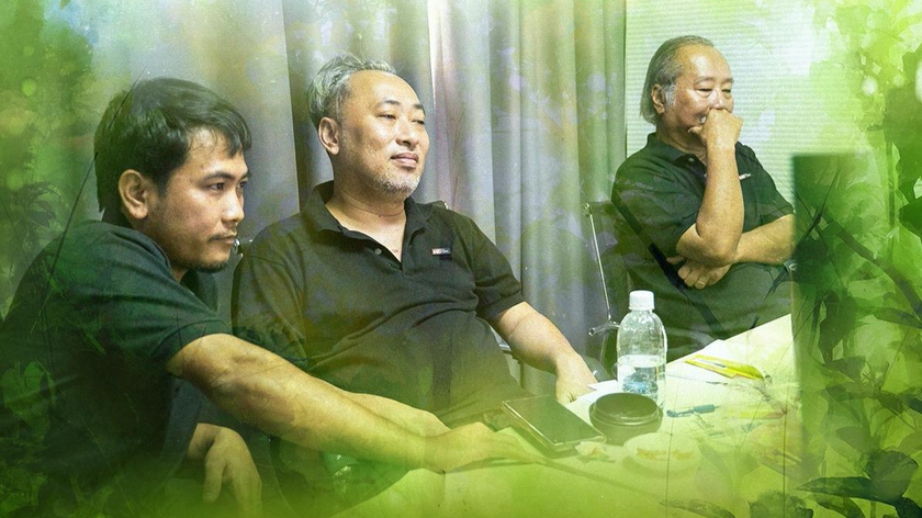 Đạo diễn Nguyễn Quang Dũng (giữa) và ê-kíp mất 5 năm để chăm chút cho tác phẩm điện ảnh “Đất rừng phương Nam”.