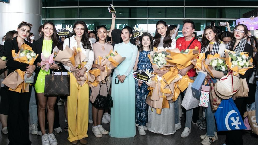 Hoa hậu Thùy Tiên ra sân bay đón Chủ tịch Miss Grand International và đoàn. Ảnh: SV.