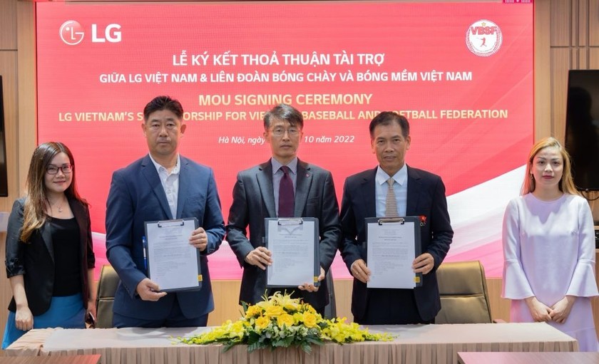 LG tài trợ 130 triệu đồng phát triển môn bóng chày tại Việt Nam 