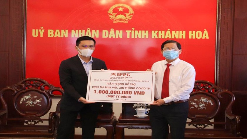 Quỹ Vì cộng đồng IPP trao tặng 1 tỷ đồng mua vắc xin phòng, chống Covid-19 tại Khánh Hoà