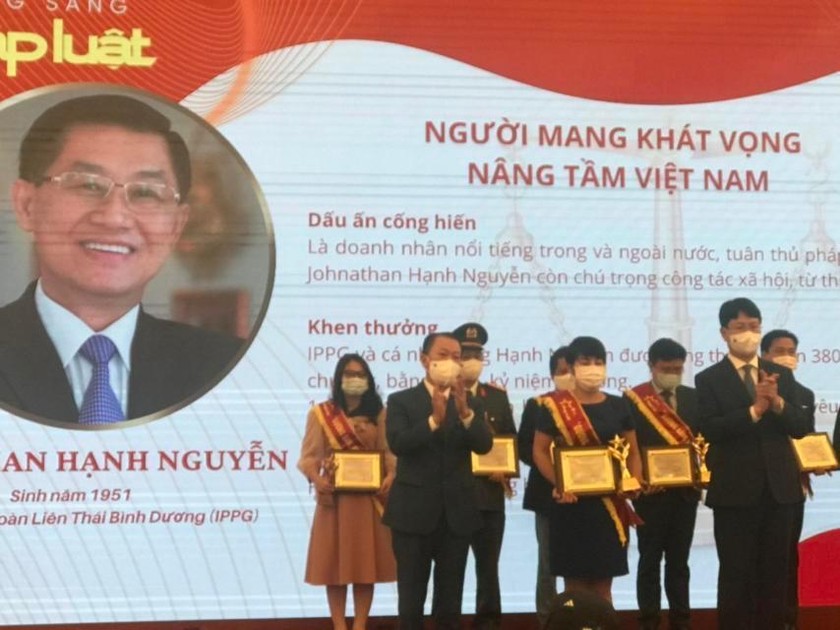 Ông Johnathan Hạnh Nguyễn được tôn vinh Gương sáng Pháp luật 2021.