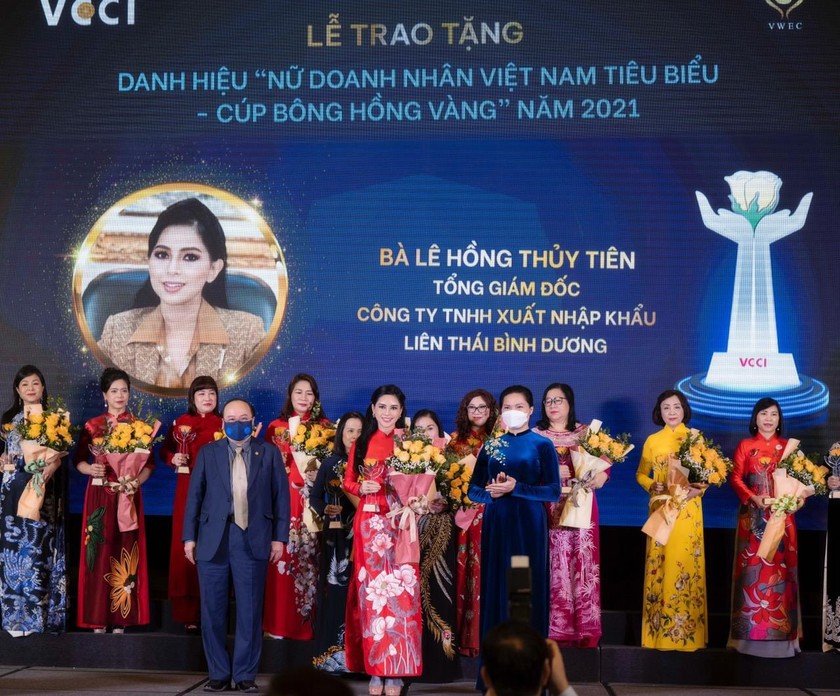 CEO IPPG Lê Hồng Thuỷ Tiên nhận giải Bông Hồng Vàng lần thứ 3 