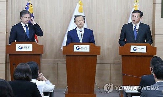 Các  Thứ trưởng Ngoại giao Mỹ, Hàn Quốc và Nhật Bản tham gia cuộc họp báo chung tại Seoul (Hàn Quốc).  