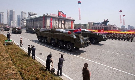 Tên lửa Musudan được trưng bày tại một cuộc diễu hành quân sự ở Bình Nhưỡng. 