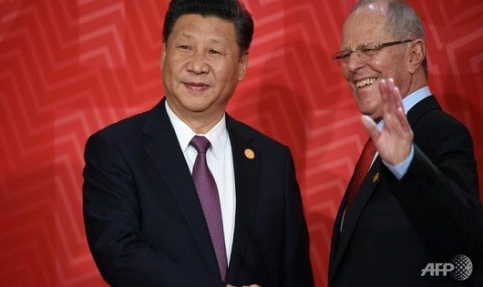 Chủ tịch Trung Quốc Tập Cận Bìn và Tổng thống Peru Pedro Pablo Kuczynski. 