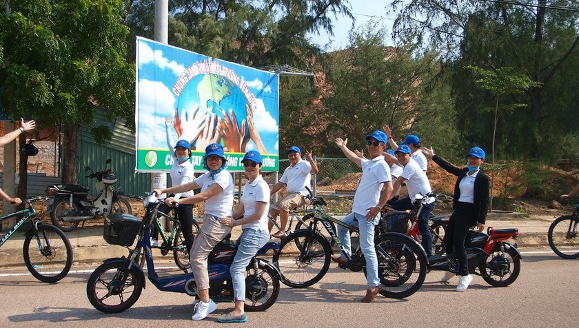 CBCNV FLC Quy Nhơn dùng xe đạp kêu gọi cộng đồng cùng bảo vệ môi trường