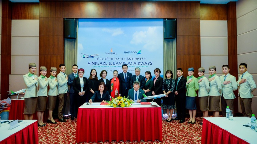 Lãnh đạo Hãng hàng không Bamboo Airways và Công ty Cổ phần Vinpearl ký kết thỏa thuận hợp tác chiến lược.