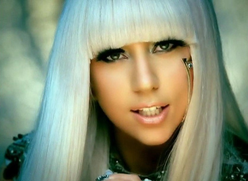 Lady Gaga biểu diễn tại Lễ trao giải âm nhạc đầu tiên của Youtube
