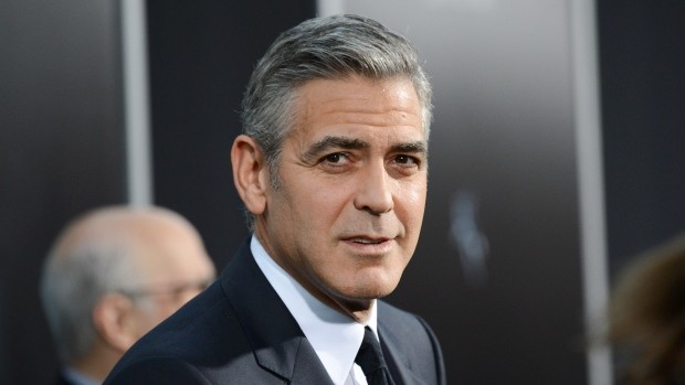 Phim của George Clooney lùi ngày công chiếu
