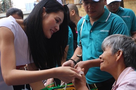 Hoa hậu Hương Giang làm đại sứ lo Tết ấm cho người nghèo