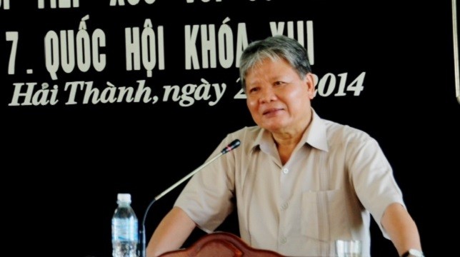 Bộ trưởng Hà Hùng Cường phát biểu tại buổi tiếp xúc cử tri tại TP. Đồng Hới.