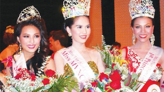 Ngọc Trinh trở thành sự kiện đình đám trên nhiều trang báo mạng sau khi giành được vương miện hoa hậu tại một cuộc thi hoa hậu “ao làng” ở Mỹ Ảnh: INTERNET