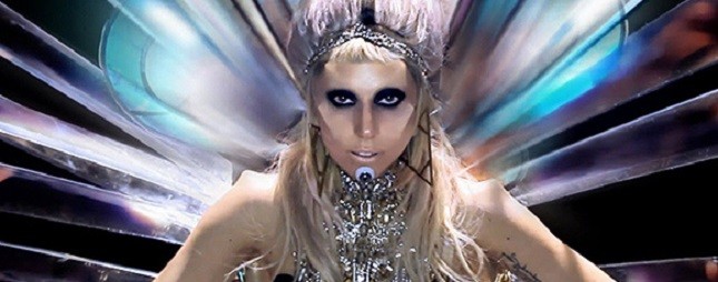 Lady Gaga ngưng hát để “mắng” khán giả nhà giầu
