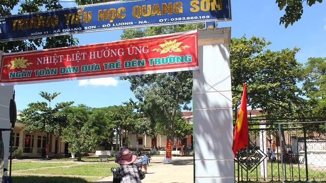 Trường tiểu học Quang Sơn cơ sở chính khang trang cơ sở vật chất tốt cho việc dạy và học.