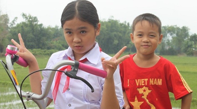 Quán quân Giọng hát Việt nhí 2014 trở về hình ảnh “cô bé nông thôn“
