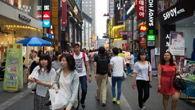 Người trẻ độc thân Hàn Quốc chi tiêu nhiều hơn hẳn người đã lập gia đình. Ảnh: Asia Daily Wire