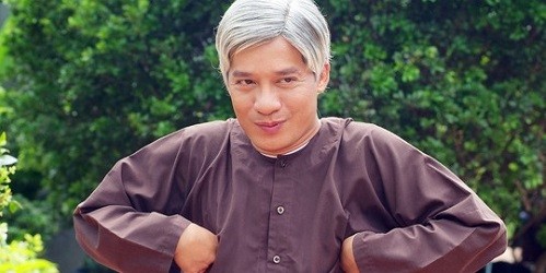 NS Minh Nhí trong vai ông tư Rơm (vở "Cha vợ mê bóng đá")