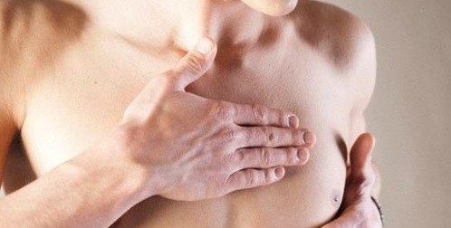 Theo các chuyên gia, đàn ông có thể tiết sữa từ bầu vú như phụ nữ khi cơ thể sản sinh nhầm hoóc môn. Ảnh minh họa: Corbis