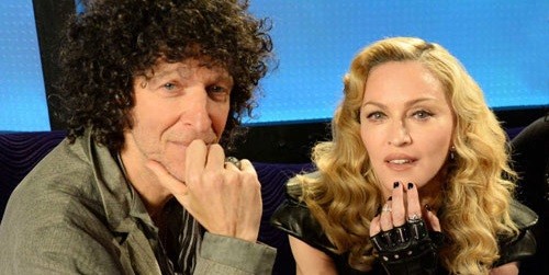 Madonna và người dẫn chương trình Howard Stern. Ảnh: Reuters.