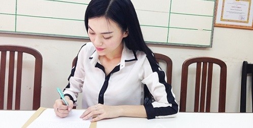 Cao Thùy Linh đến Sở Văn hóa nộp phạt 30 triệu đồng vì tham dự cuộc thi HHQT 2014 ở Thái Lan mà không xin phép.