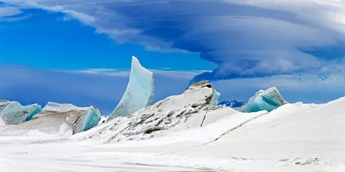 Các mảng băng màu xanh là đặc điểm độc nhất vô nhị ở Nam cực. Ảnh: Live Science