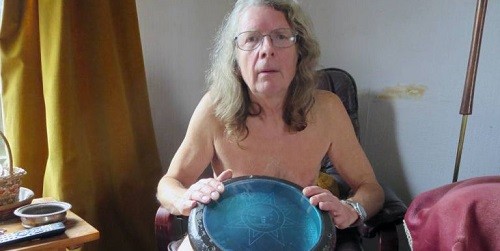Ông già 60 thích “nude” tìm bạn đời