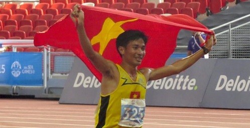 Đại úy  Nguyễn Văn Lai vô địch SEA Games 27 môn điền kinh 5.000m nam.