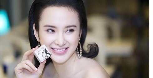 Angela Phương Trinh quảng cáo sản phẩm trên fanpage của mình.