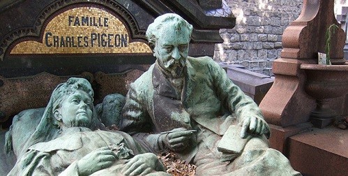 Ngôi mộ của Charles Pigeon – nhà sáng chế người Pháp và vợ ông được đặt tại khu mộ Montparnasse ở Paris, Pháp. Nơi đây thu hút nhiều du khách bởi bức tượng độc đáo của hai vợ chồng ở trên bia mộ. Charles Pigeon đang nằm nghiêng nửa người sang trái, còn vợ