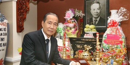Tác giả bài viết bên Bàn thờ cha mình là Cố Chủ tịch - Luật sư Nguyễn Hữu Thọ.