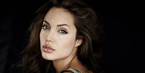 Ảnh khỏa thân của Angelina Jolie rao bán 62 triệu đồng