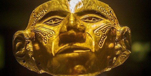 Mặt nạ vàng ra đời vào khoảng thời gian năm 200 trước công nguyên tới năm 900 sau công nguyên.