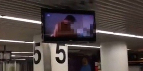 Sân bay “chiêu đãi” phim sex cho hành khách