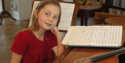 Cô bé 10 tuổi viết hoàn chỉnh một vở opera