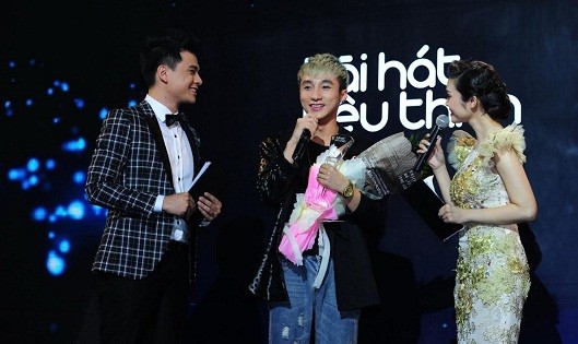 Sơn Tùng MTP nhận giải trong "Bài hát yêu thích".