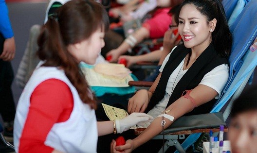 HH biển Nguyễn Thị Loan hạnh phúc khi được hiến máu cứu người