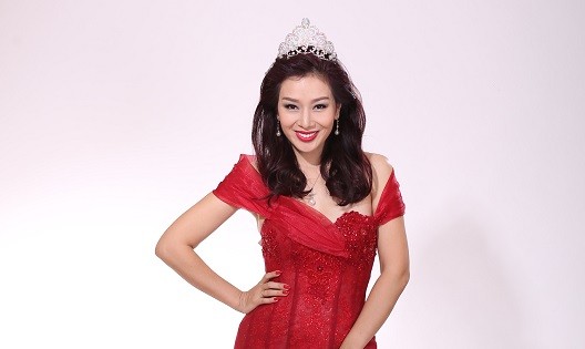 Á hậu Quý bà Thu Hương được mời làm giám khảo Mrs World 2016 