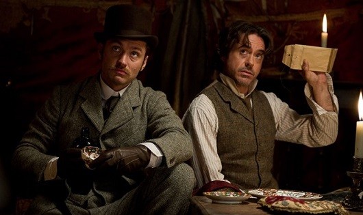 Khán giả vốn đã chờ đợi Robert Downey Jr. và Jude Law trở lại sắm vai bộ đôi thám tử Sherlock Holmes - bác sĩ John Watson suốt 5 năm qua. Ảnh: Warner Bros.